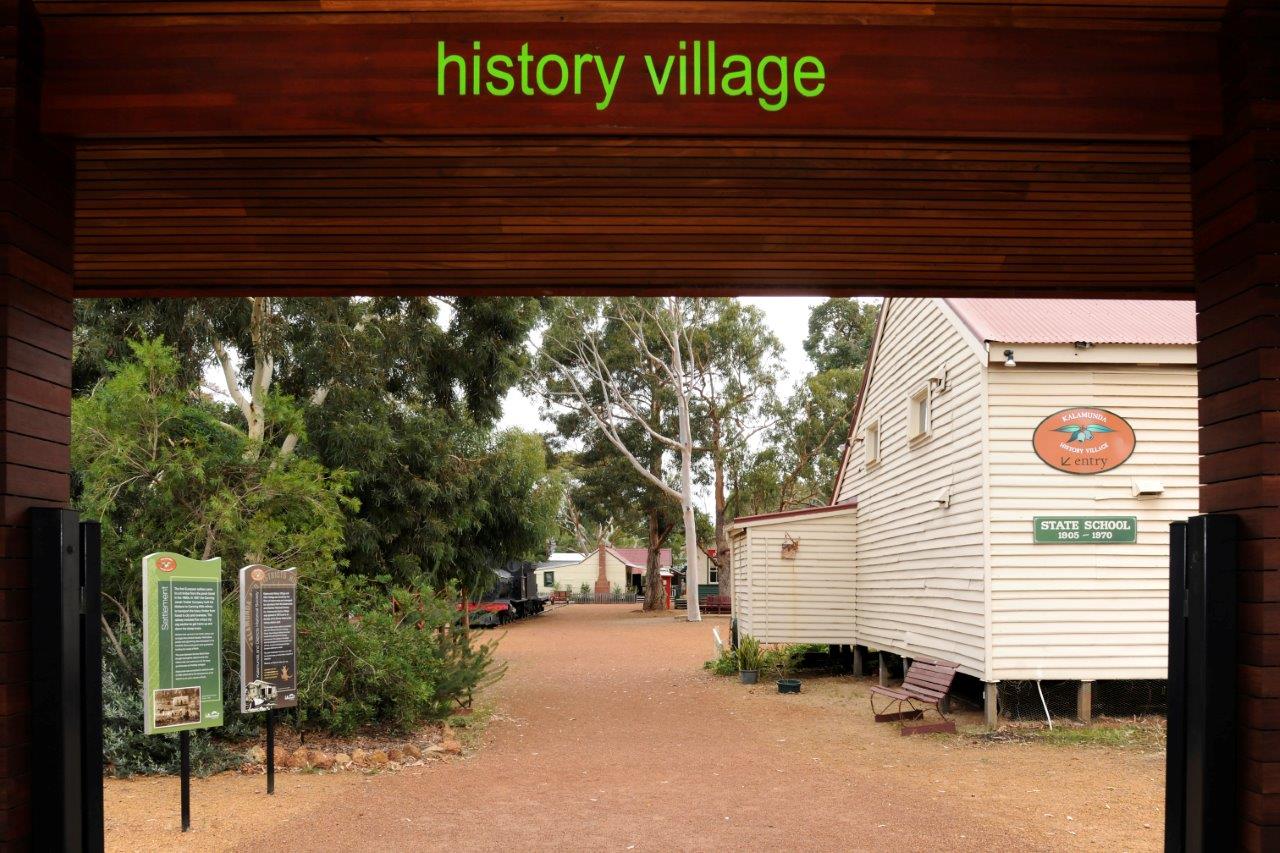 KalamundaHistoryVillage-Viewofentrance