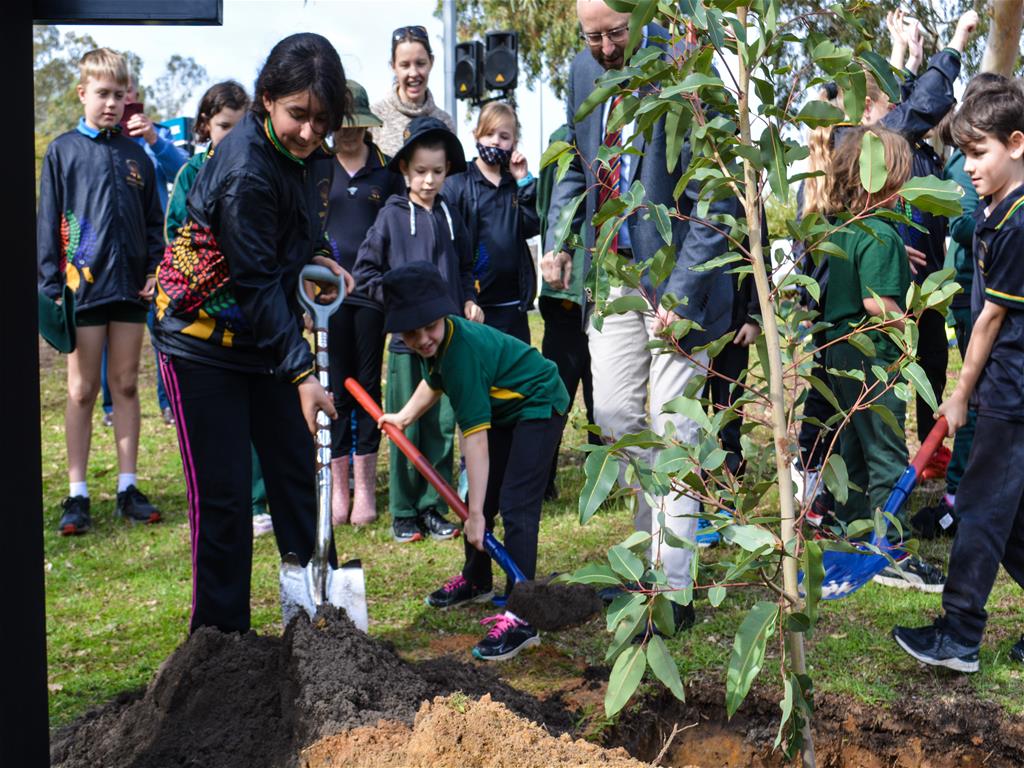 Kids planting tree-1