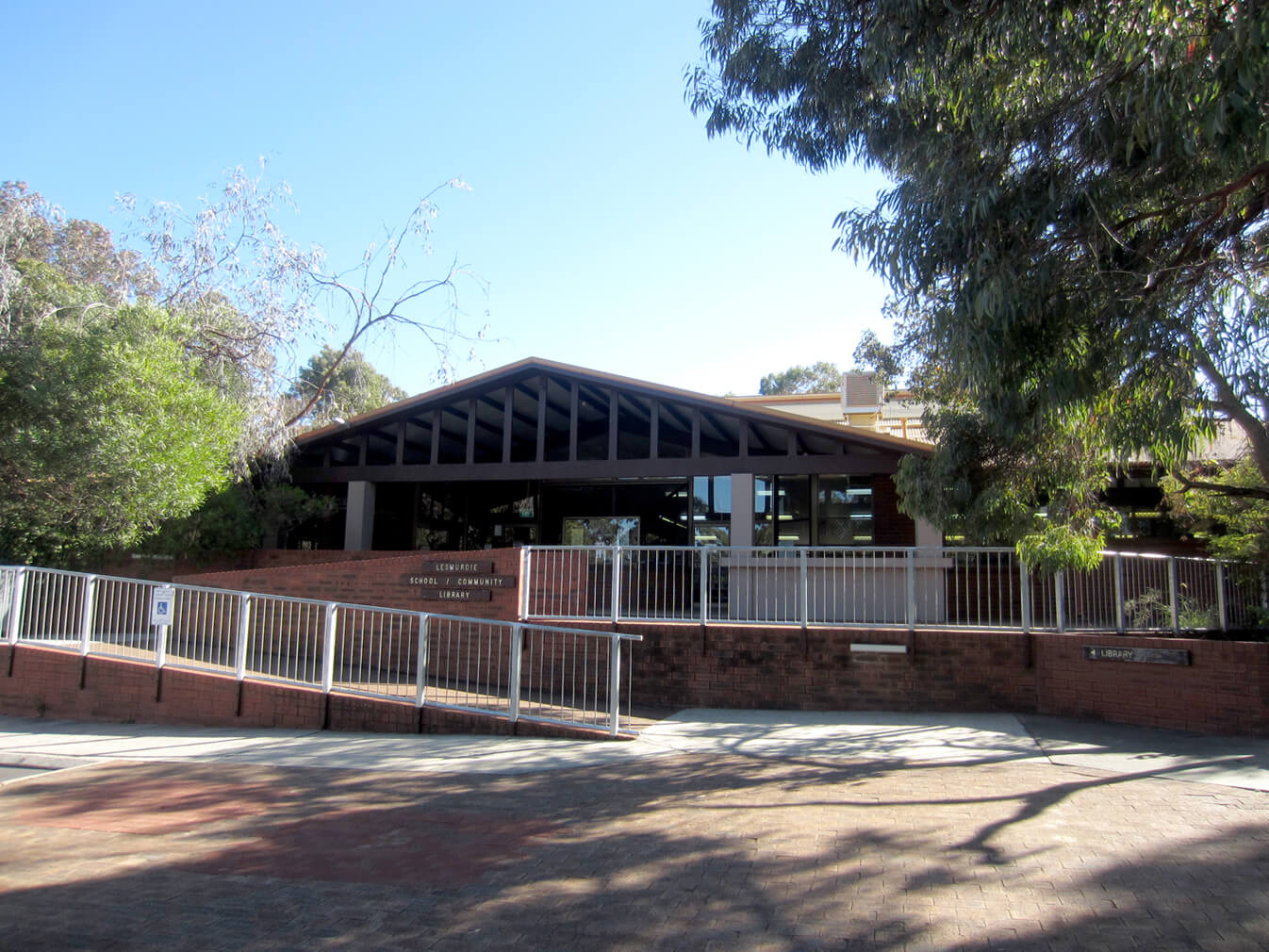 Entrance of Lesmurdie Library located on Reid Road in Lesmurdie