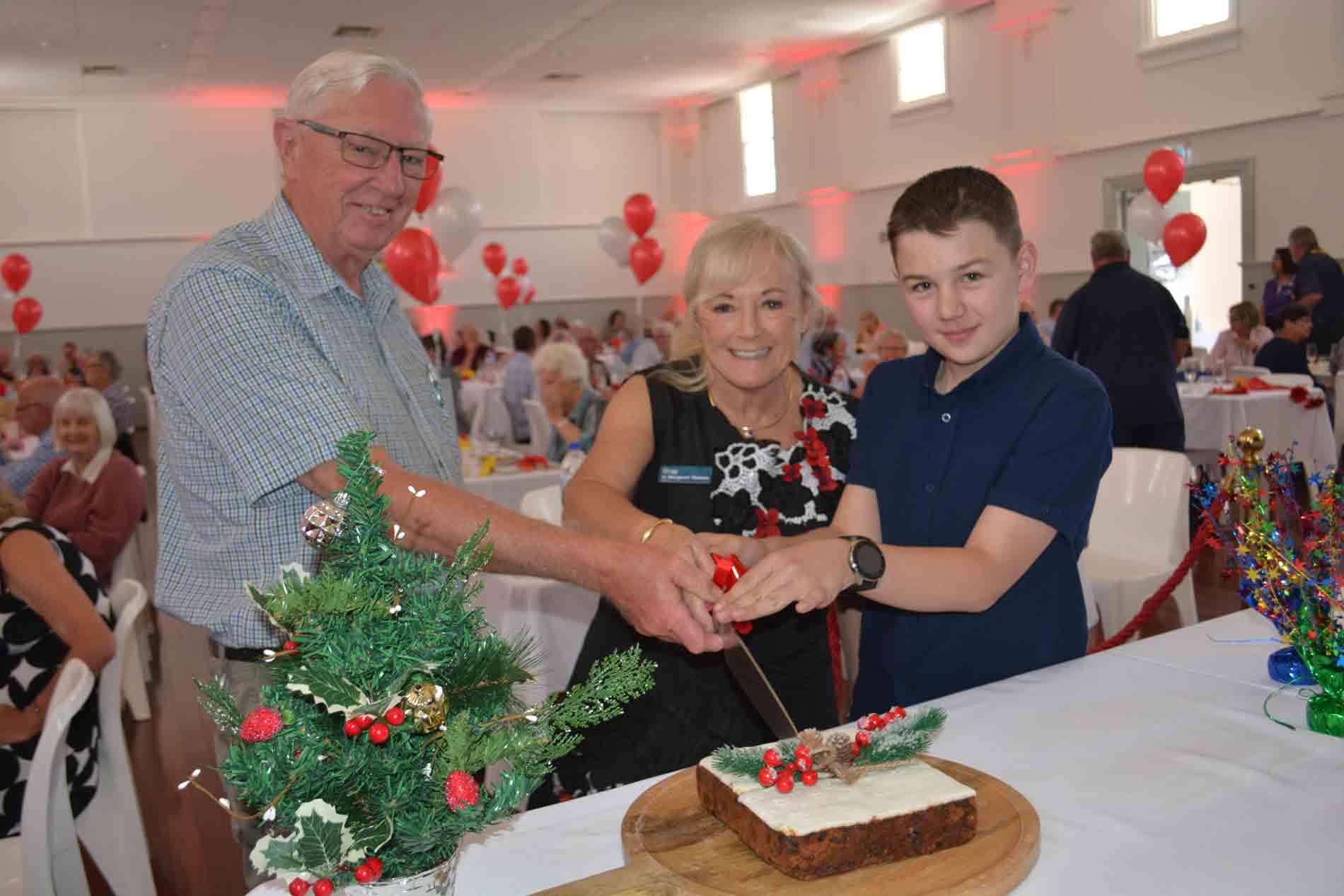 From left Peter Hanson, Mayor Margaret Thomas and Saxon Marrell cutting the 2020 Thank a Volunteer Day cake
