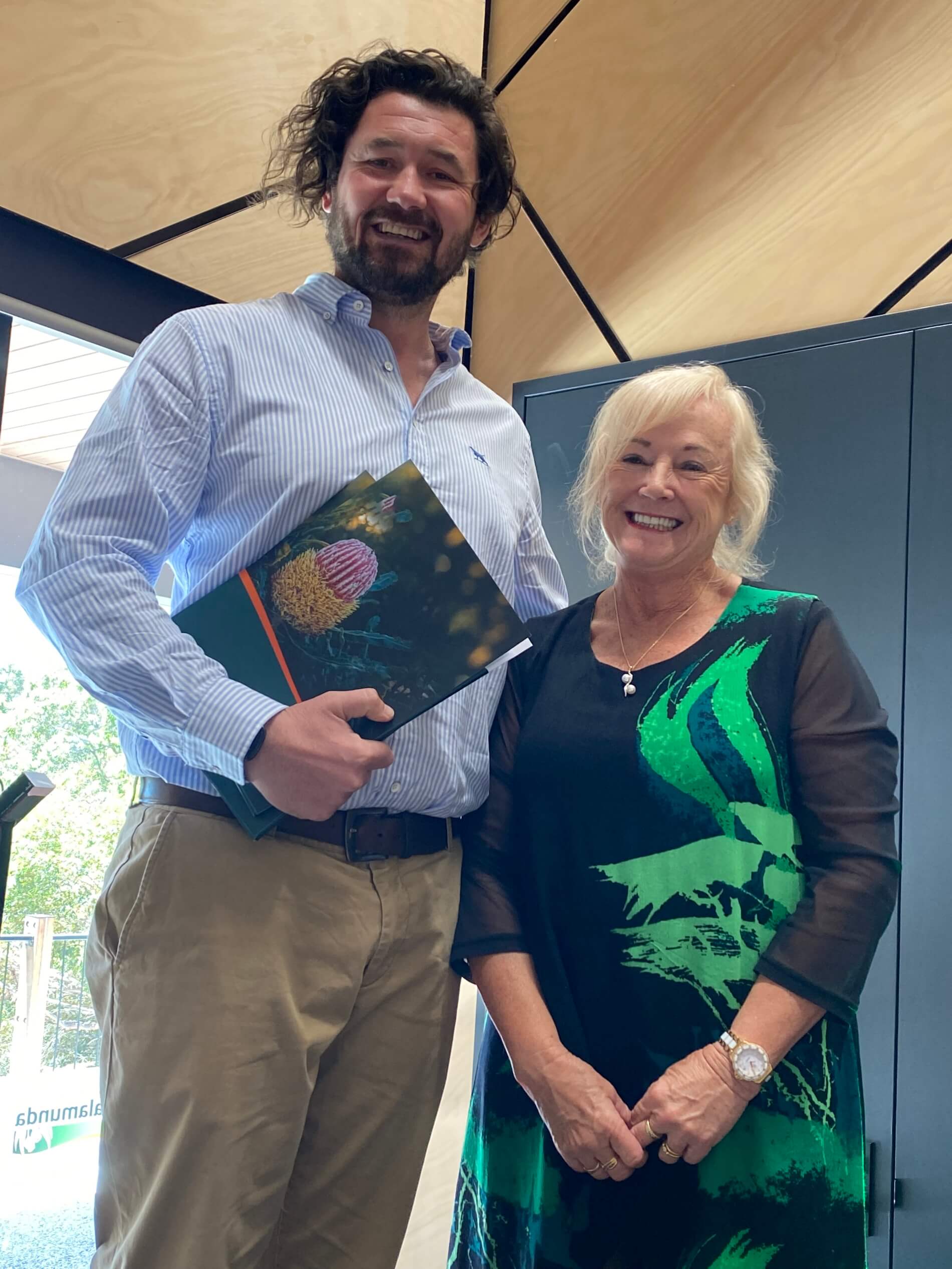 Darren Peterson (left) with Mayor Margaret Thomas at 2021 annual Thank a Volunteer ceremony