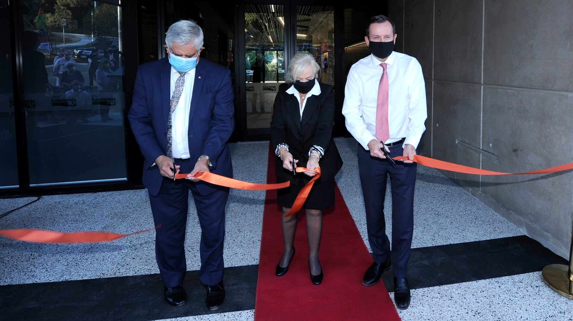 From left Federal Member for Hasluck Hon Ken Wyatt AM MP and Mayor Margaret Thomas JP, Mayor Margaret Thomas JP and Premier of Western Australia Hon Mark McGowan cutting the ribbon at Kalamunda Community Centre