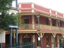 Showing the building adjacent to Kalamunda Hotel from Railway Road